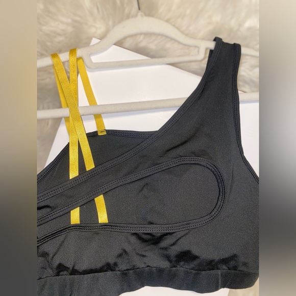 NEVER WORN Asymmetrical chest cut out Sports Bra - Picture 8 of 8